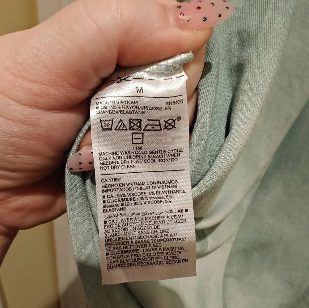 NWT OLDNAVY TANK - Picture 5 of 5